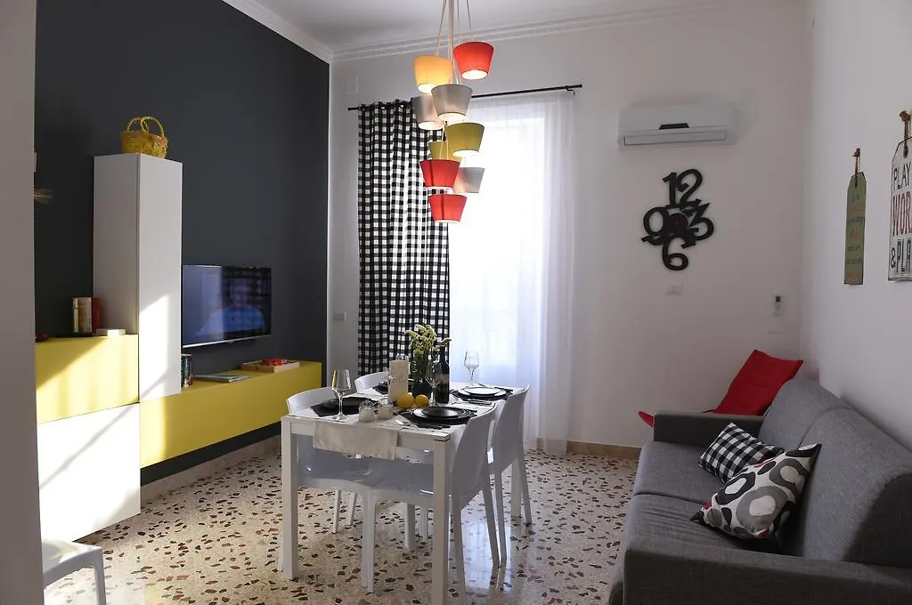 Chic Apartment Le Monde カステッランマーレ・デル・ゴルフォ 別荘