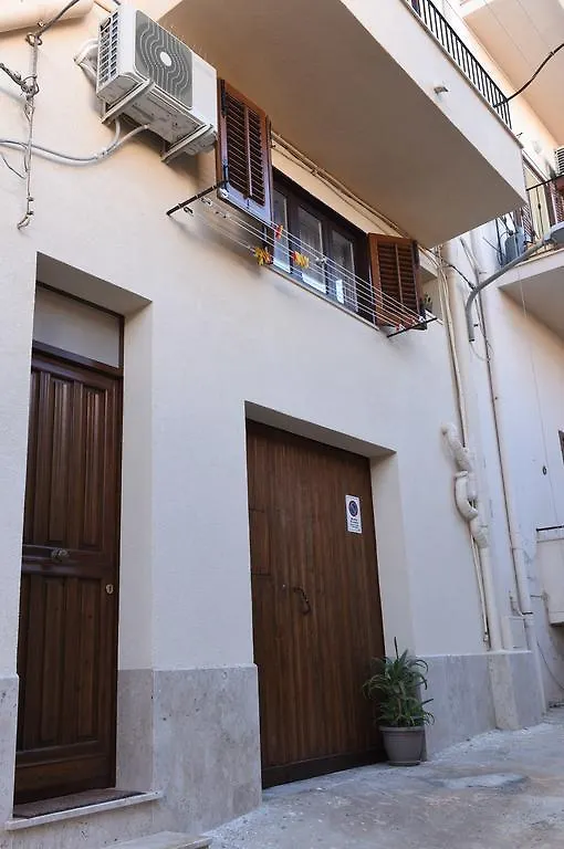 Chic Apartment Le Monde カステッランマーレ・デル・ゴルフォ 0*,